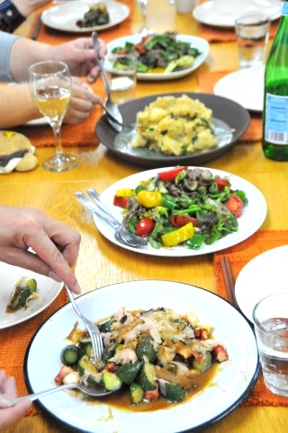 お料理教室、試食タイム！ photo by 石黒さん