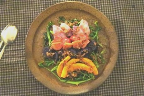 鎌倉野菜盛り。秘密のソースで。photo by 薫さん