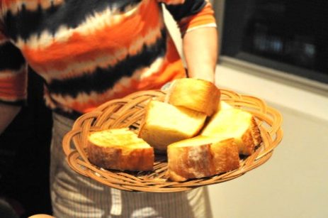 田舎パン　久しぶり、おにいちゃんの田舎パン！でっかいオーブンで焼くと、やっぱり美味しい〜〜〜photo by 石黒さん
